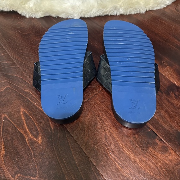 LV slides black and blue size 8 - Picture 3 of 4